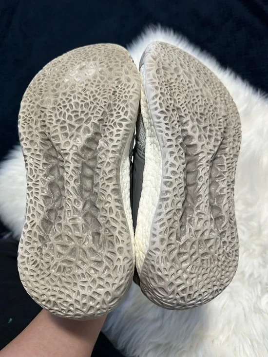 Adidas  sz 9 Men's Gray Athletic Sneakers with Black Accents - Picture 3 of 4